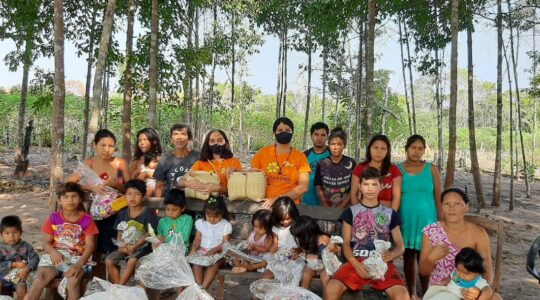 Crianças da Aldeia Indígena Apinajé festejam o Dia das Crianças